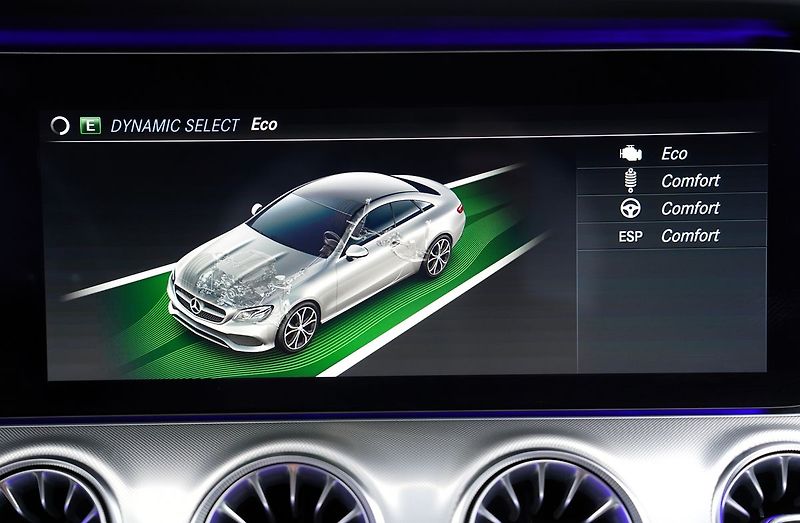 Mercedes-Benz Třídy E E 450 AMG 4Matic+, 370PS - fotka 41 z 43