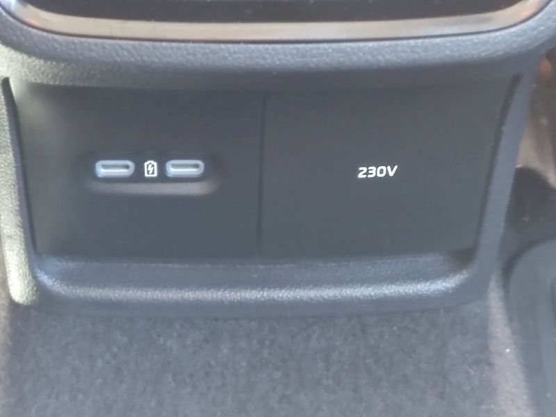 Škoda Octavia (2023) Combi Ambition Plus 2,0 Tdi 11 - fotka 27 z 36