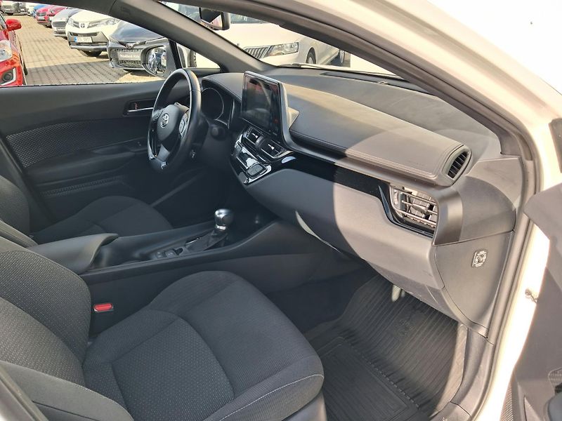 Toyota C-HR 1.8 HSD e-CVT Active - fotka 18 z 21
