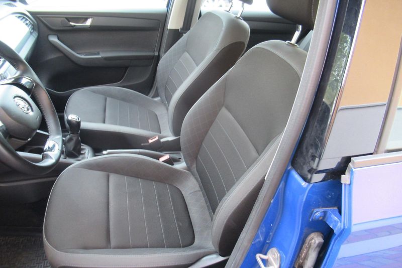 Škoda Fabia 1.0 TSi KLIMA VYHŘ. SEDADLA - fotka 19 z 25