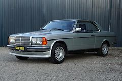 Mercedes-Benz 123 (1977) 230 CE - fotografie inzerátu