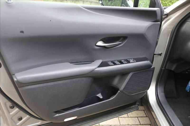 Lexus UX 250h 2,0 HEV, DSG, 1.Maj.  UX - fotka 14 z 64