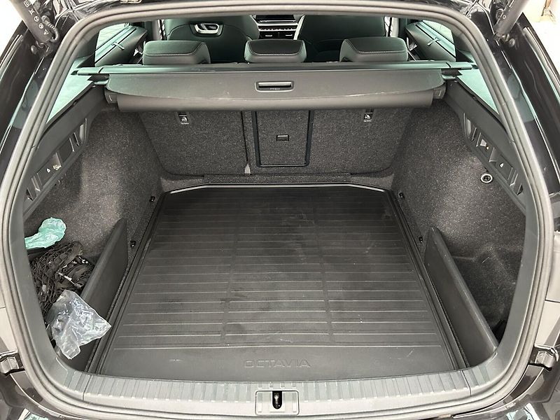 Škoda Octavia 2.0 TDI SportLine - fotka 29 z 29