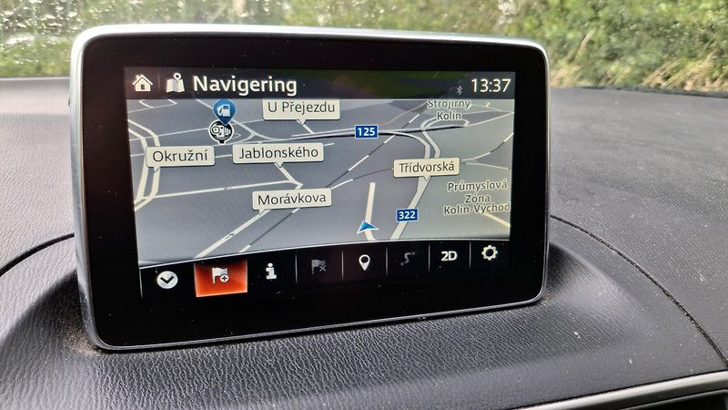 Mazda 3 1.5 74kw krásná 1. majitel - fotka 15 z 30
