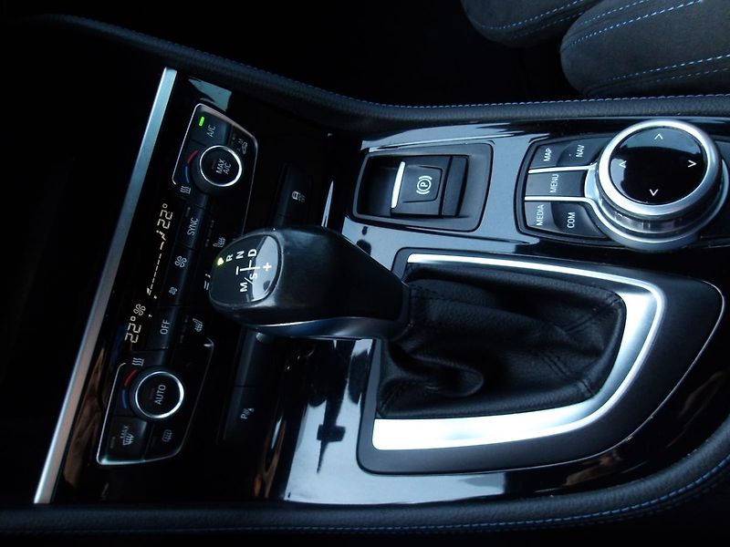 BMW Řada 2 220i AUT.! 7MÍST Gran Tourer - fotka 22 z 32