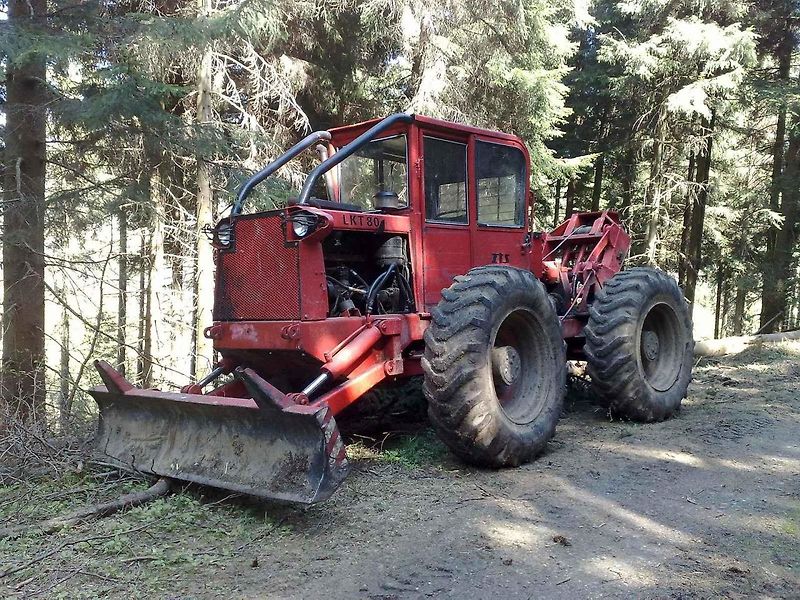 Lakatoš - LKT 80 vyfotografovaný nedaleko přehradní vodní nádrže Fláje na Mostecku.