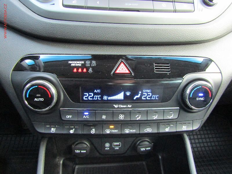 Hyundai Tucson (2015) 2.0 CRDi 4WD, Premium, panor - fotka 15 z 22