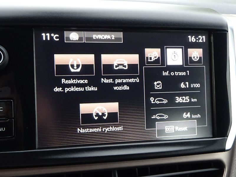 Peugeot 2008 1.2 VTi Allure AUTOMAT SERVIS - fotka 23 z 34