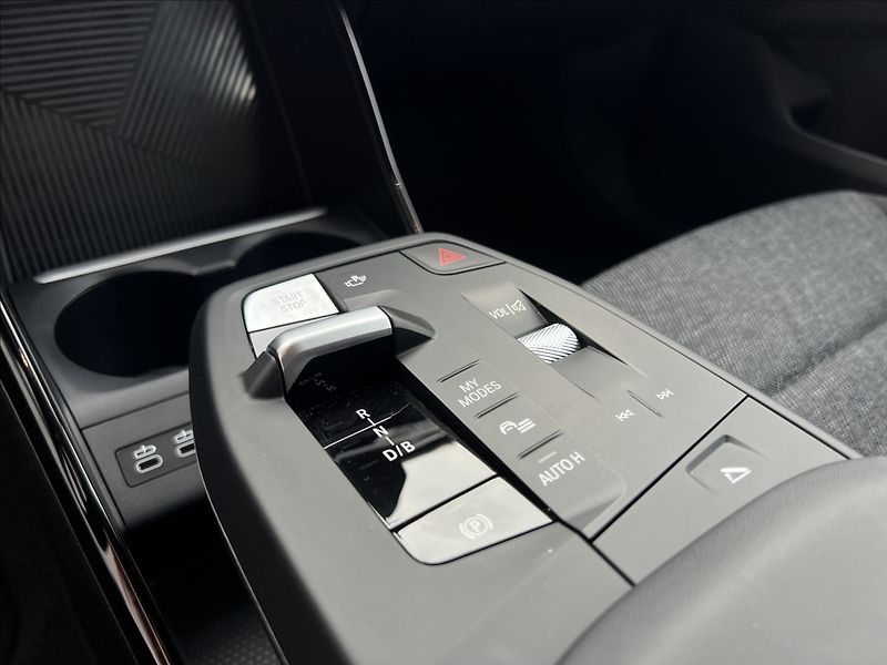 BMW iX2 0,0 eDrive20  Záruka 150kW - fotka 26 z 39