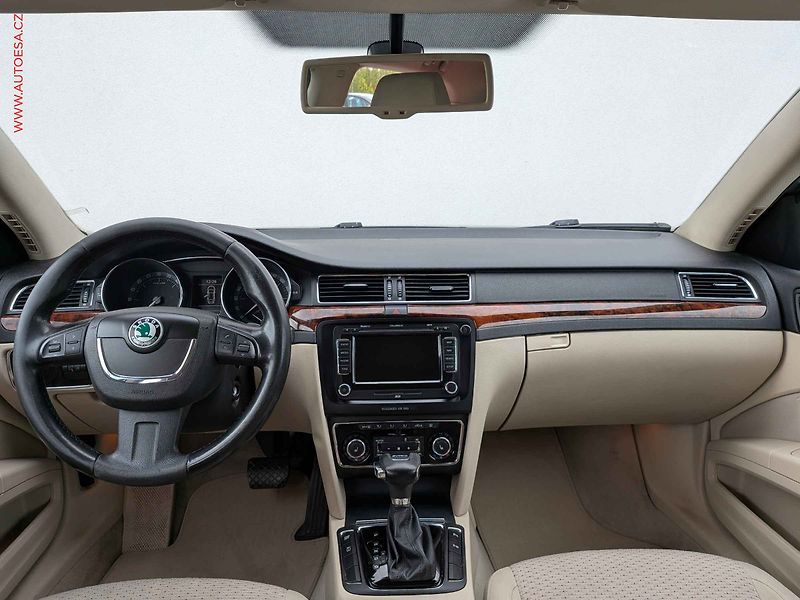 Škoda Superb (2009) 2.0 TDi, 2.maj, Elegance - fotka 8 z 17