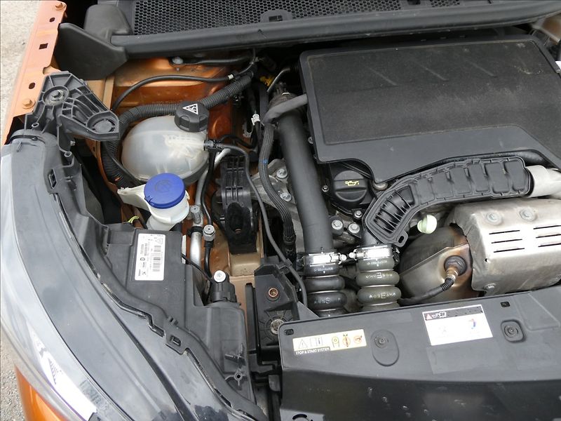 Peugeot 2008 1,2 PureTech 74kW Allure,závěs - fotka 34 z 45