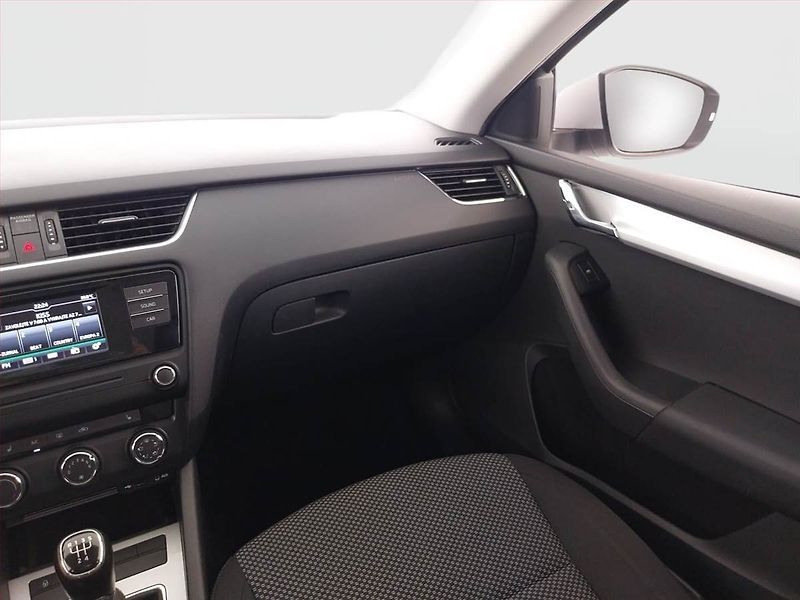 Škoda Octavia (2017) Ambition 1.6 TDI, Serv.kniha - fotka 8 z 19
