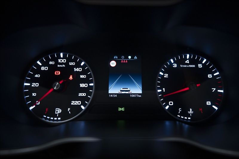 MG ZS 1,5 ESSENTIAL PLUS ZÁRUKA 2031 - fotka 32 z 41