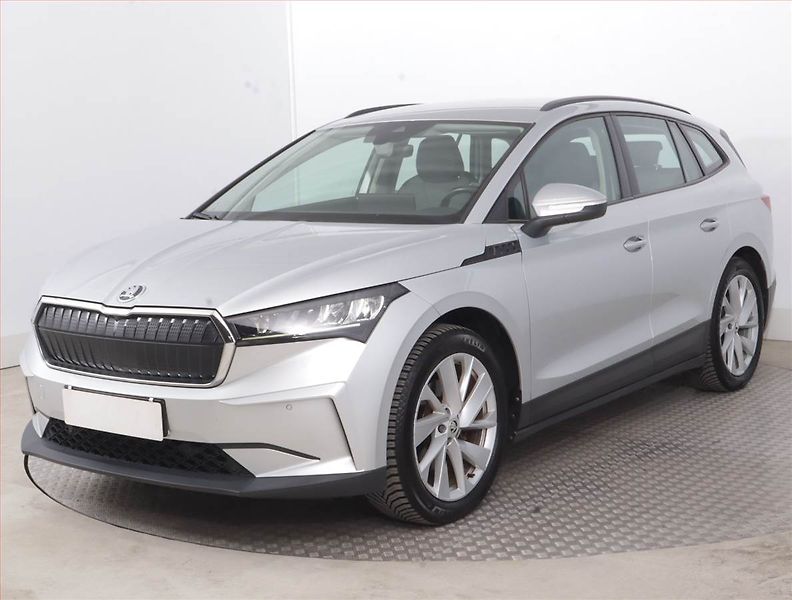 Škoda Enyaq (2021) Suite 60 (62 kWh), SoH 92% - fotka 2 z 18