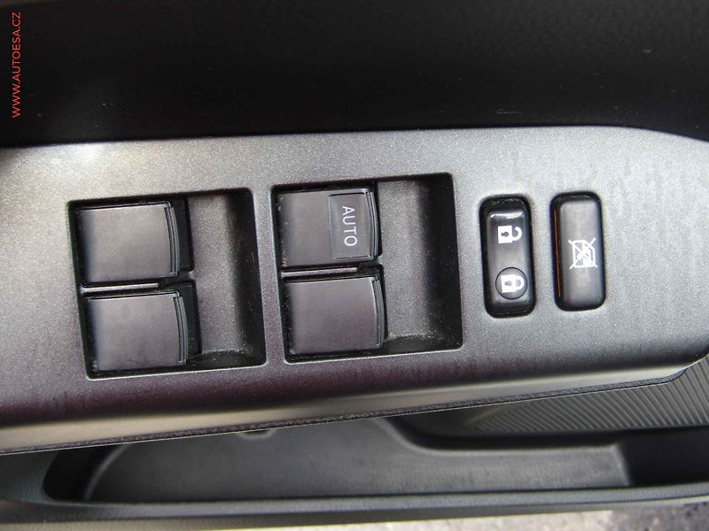 Toyota RAV4 (2016) 2.0 D-4D, TZ, navi, kamera - fotka 11 z 20