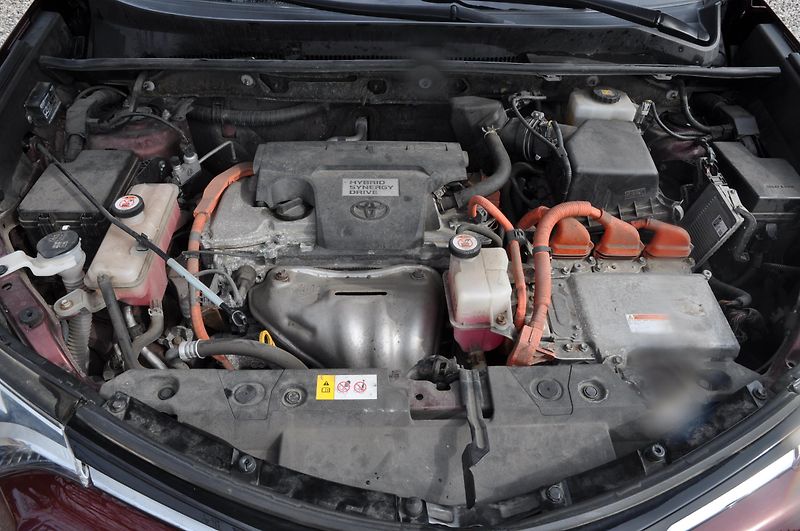 Toyota RAV4 2.5 Hybrid 4x4 Selection Kůže - fotka 12 z 31