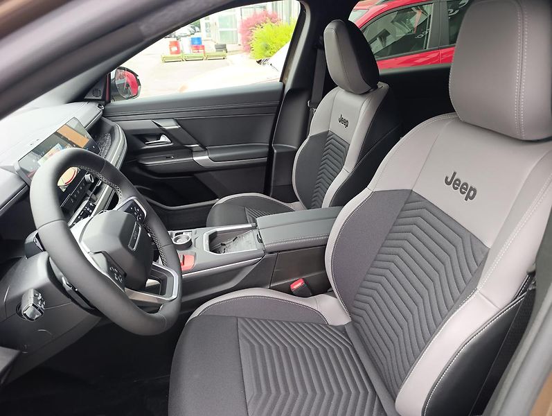 Jeep Compass (2026) First Edition e-Hybrid 145k - fotka 13 z 30
