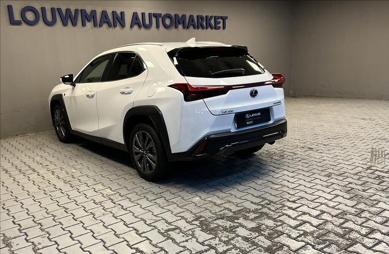 Lexus UX 300h 300H 2,0 HEV F SPORT DESIGN - fotka 12 z 17