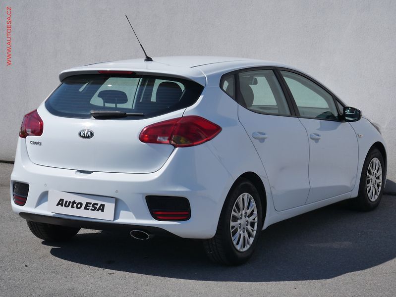 Kia Ceed (2016) 1.4i, ČR, AC, temp - fotka 4 z 18