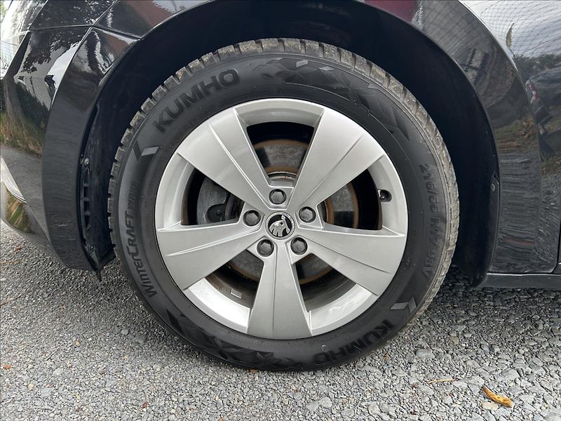 Škoda Superb 2,0 TDi DSG  BIXEN NAVI 1xMaji - fotka 44 z 50