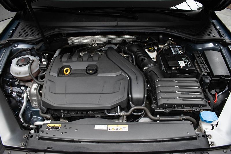 Volkswagen Passat 1.5 TSI BUSINESS*ACC*DPH*ČR 1M - fotka 33 z 35