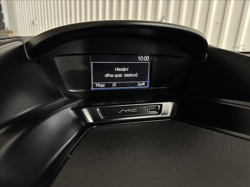Ford Kuga 1.5EB 129kW AWD 2XALU 68KM! - fotka 26 z 42
