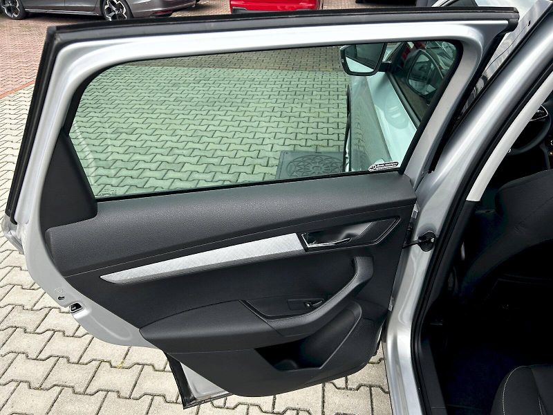 Škoda Karoq (2025) 2.0 TDI 85kW MP6 Selection - fotka 25 z 33