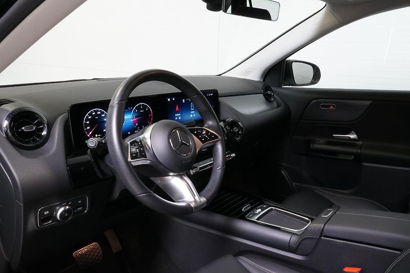 Mercedes-Benz GLA 200d,1.MAJ,ČR,DPH,Kamera - fotka 14 z 30