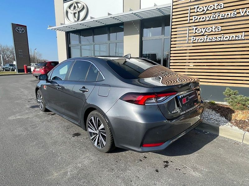 Toyota Corolla 1.8 Hybrid Style - fotka 5 z 24