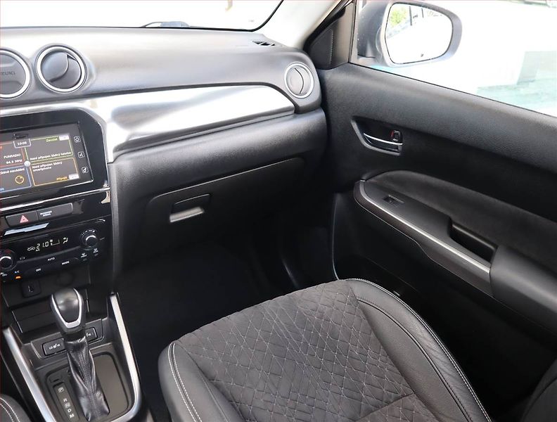 Suzuki Vitara (2022) 1.5 Hybrid, Automat - fotka 8 z 17