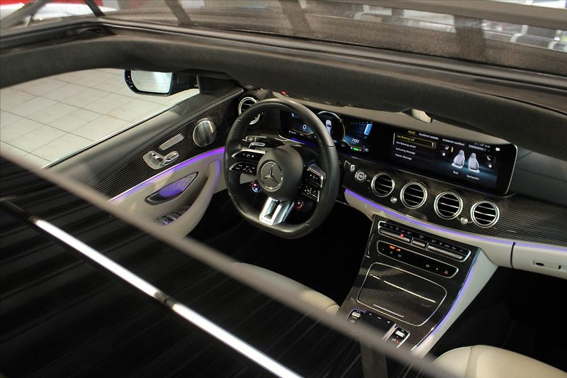 Mercedes-Benz Třídy E 53 AMG 4MATIC+ ACC/Pano/Masáže - fotka 33 z 39