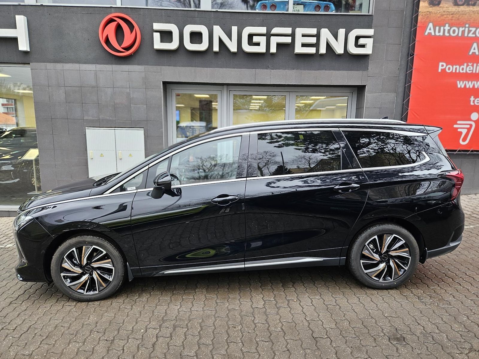 Dongfeng U-Tour Exclusive 7míst 