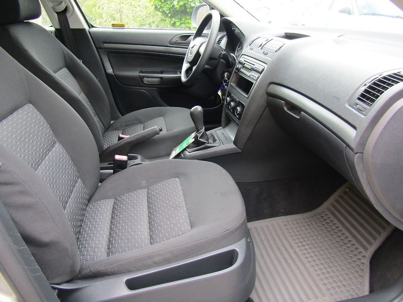 Škoda Octavia (2009) 1.6 MPI 75kW 1.MAJITEL - fotka 27 z 35