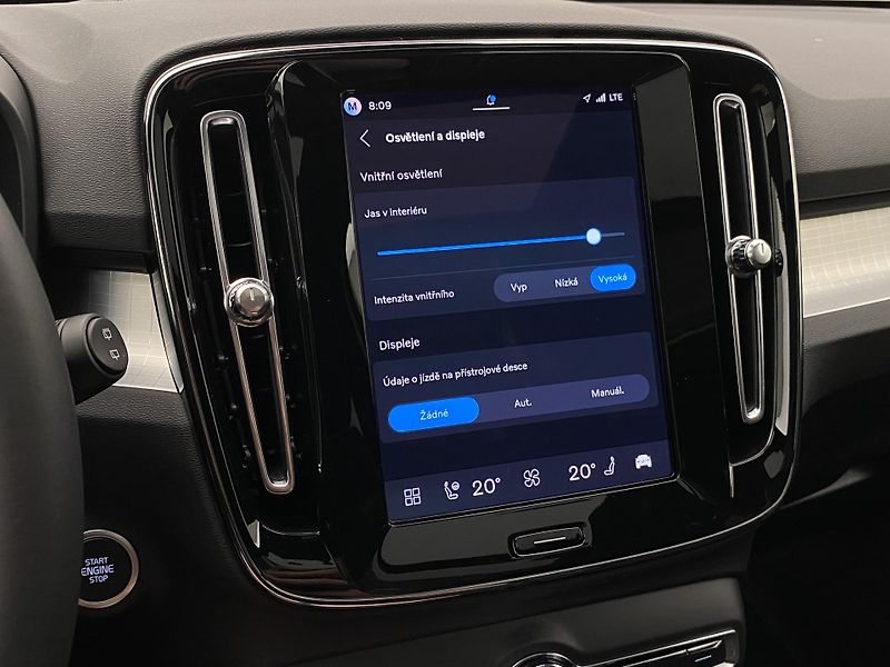 Volvo XC40 (2026) B3 AUT DARK PLUS - fotka 51 z 60