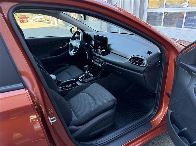 Hyundai i30 1,5 i  HB FL Family Climate - fotka 12 z 25