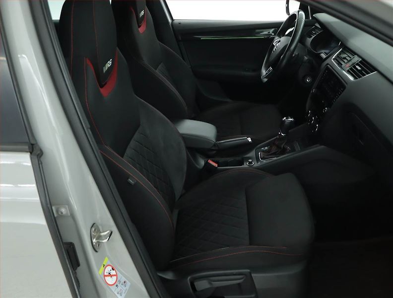 Škoda Octavia (2017) RS 2.0 TSI - fotka 9 z 16
