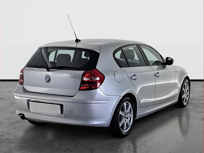 BMW Řada 1 (2010) 116i, Xenony - fotka 5 z 18