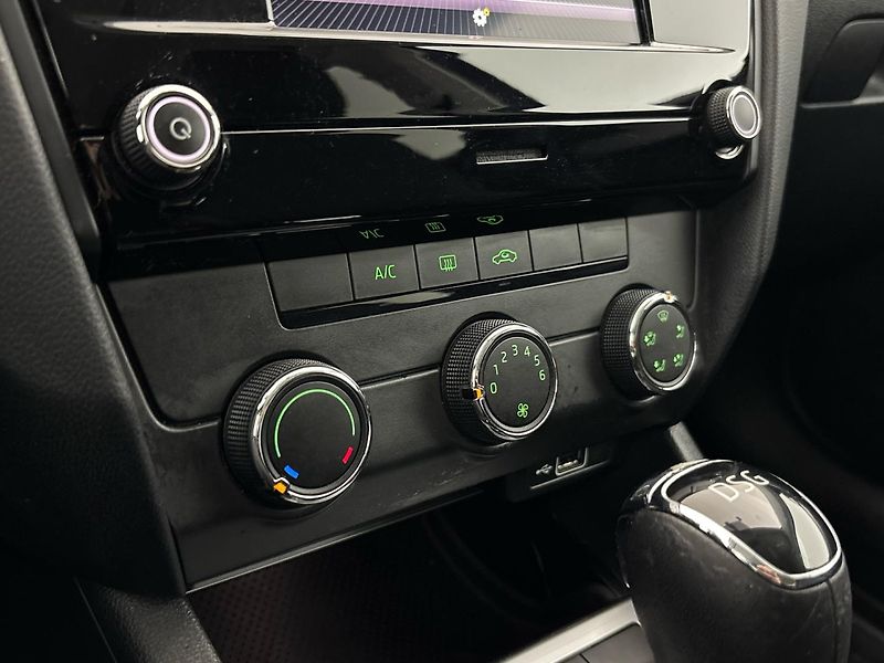 Škoda Octavia Ambition DSG - fotka 19 z 27
