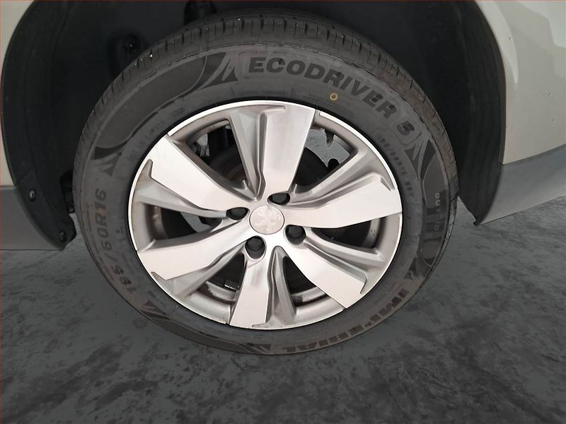 Peugeot 2008 (2016) 1.2 PureTech, Automat, ČR - fotka 15 z 18