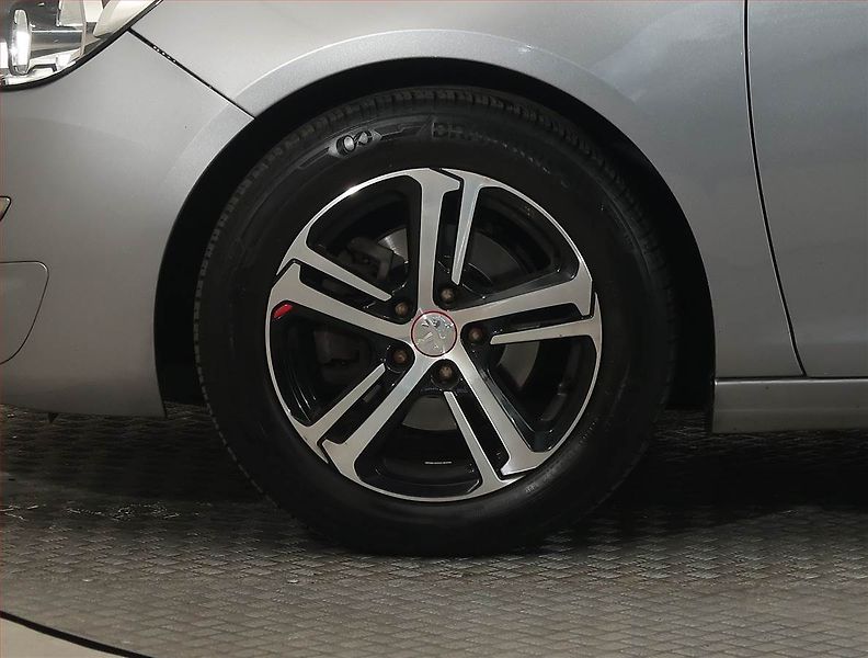 Peugeot 308 (2017) 1.2 PureTech, Navi, Tempomat - fotka 15 z 21