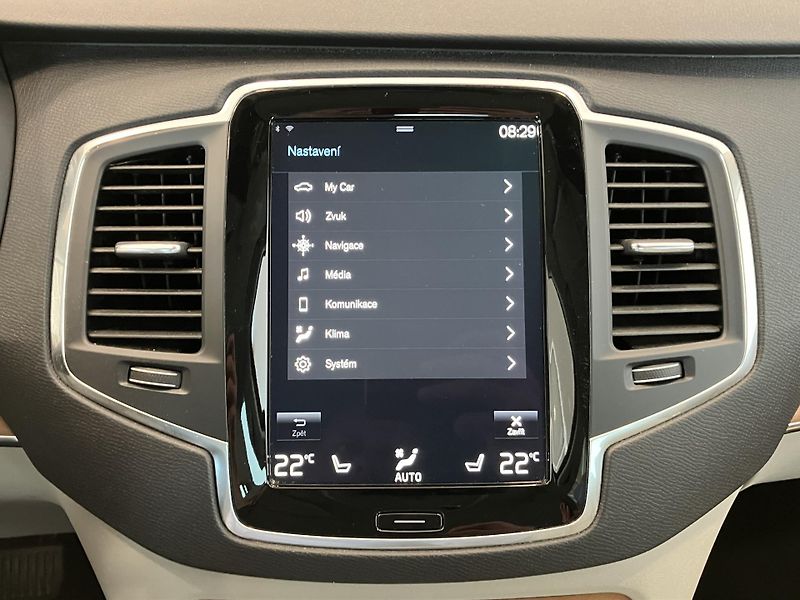 Volvo XC90 B5 AWD Momentum AT8 - fotka 35 z 43