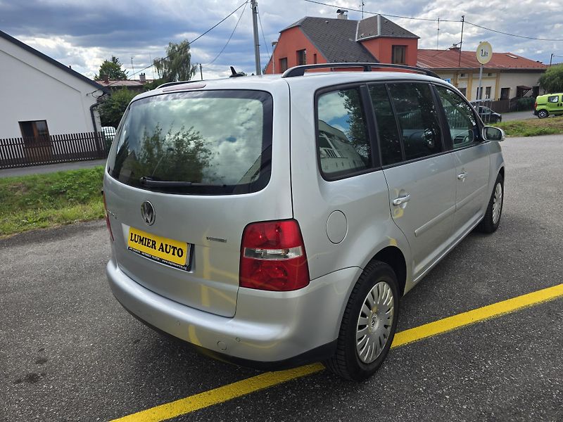 Volkswagen Touran (2006) 2.0i 80kw CNG Benzin  - fotka 4 z 19