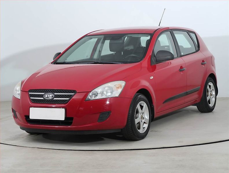 Kia Ceed (2009) 1.4 CVVT, po STK, jezdí dobře - fotka 2 z 16