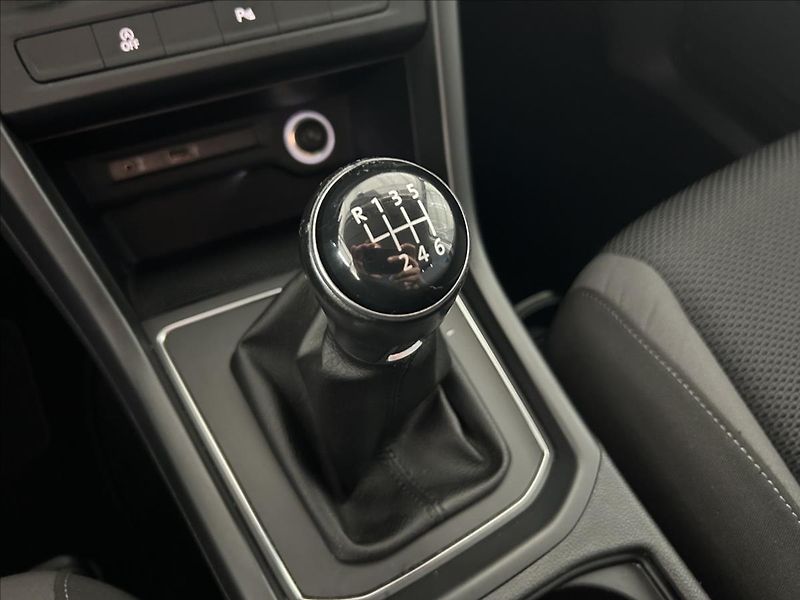 Volkswagen Touran 1,2   TSI 81kW,2.MAJ,SERVISKA - fotka 17 z 22