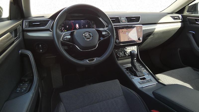 Škoda Superb Combi 2,0 TDI DSG Style - fotka 5 z 24