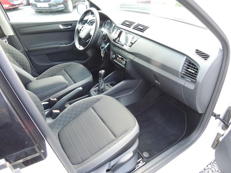 Škoda Fabia (2022) 1.0TSi,70kw,Tour,výbava,ČR1maj - fotka 34 z 51