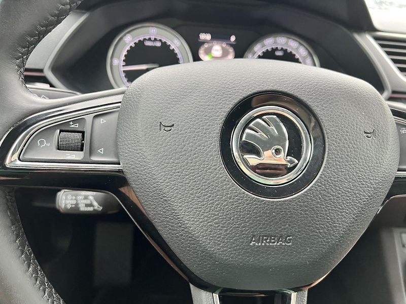 Škoda Superb L&K 2.0TDi 110kw KOUPENO V ČR - fotka 17 z 48
