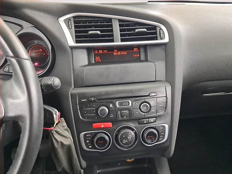 Citroën C4 (2012) 1.6 HDi, Serv.kniha, Tempomat - fotka 12 z 19
