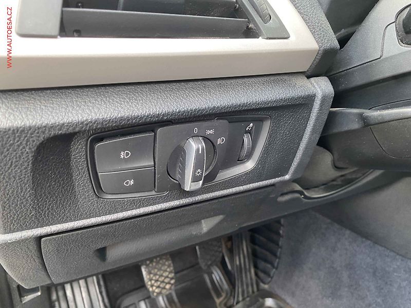 BMW Řada 1 (2013) 1.6i 116i, AC, bixen, park - fotka 16 z 18
