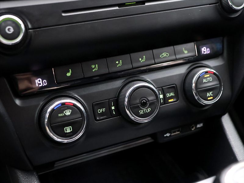 Škoda Octavia 2,0 TDI 110kW Elegance CZ - fotka 23 z 33